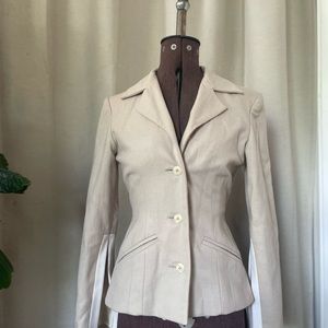 Cream and white wool suit from the 1960s. Impeccable condition